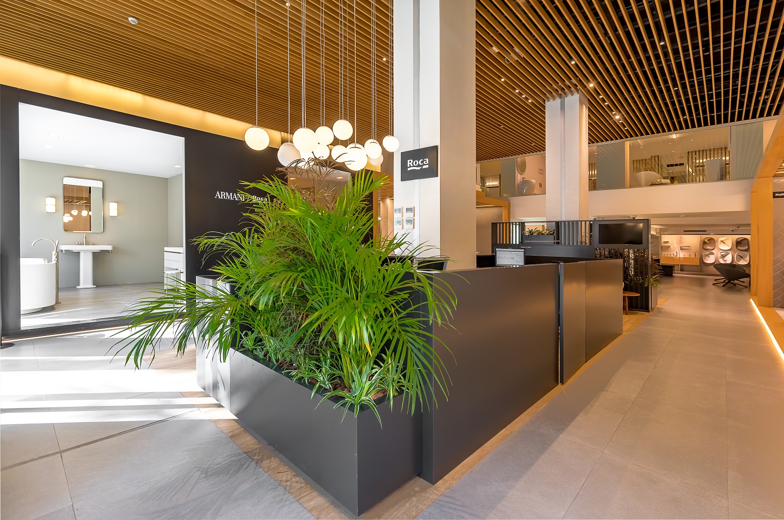 <p>Roca opened its own showroom in Casablanca in June 2006. Personalised attention in a comfortable and relaxed atmosphere.&nbsp;</p>4